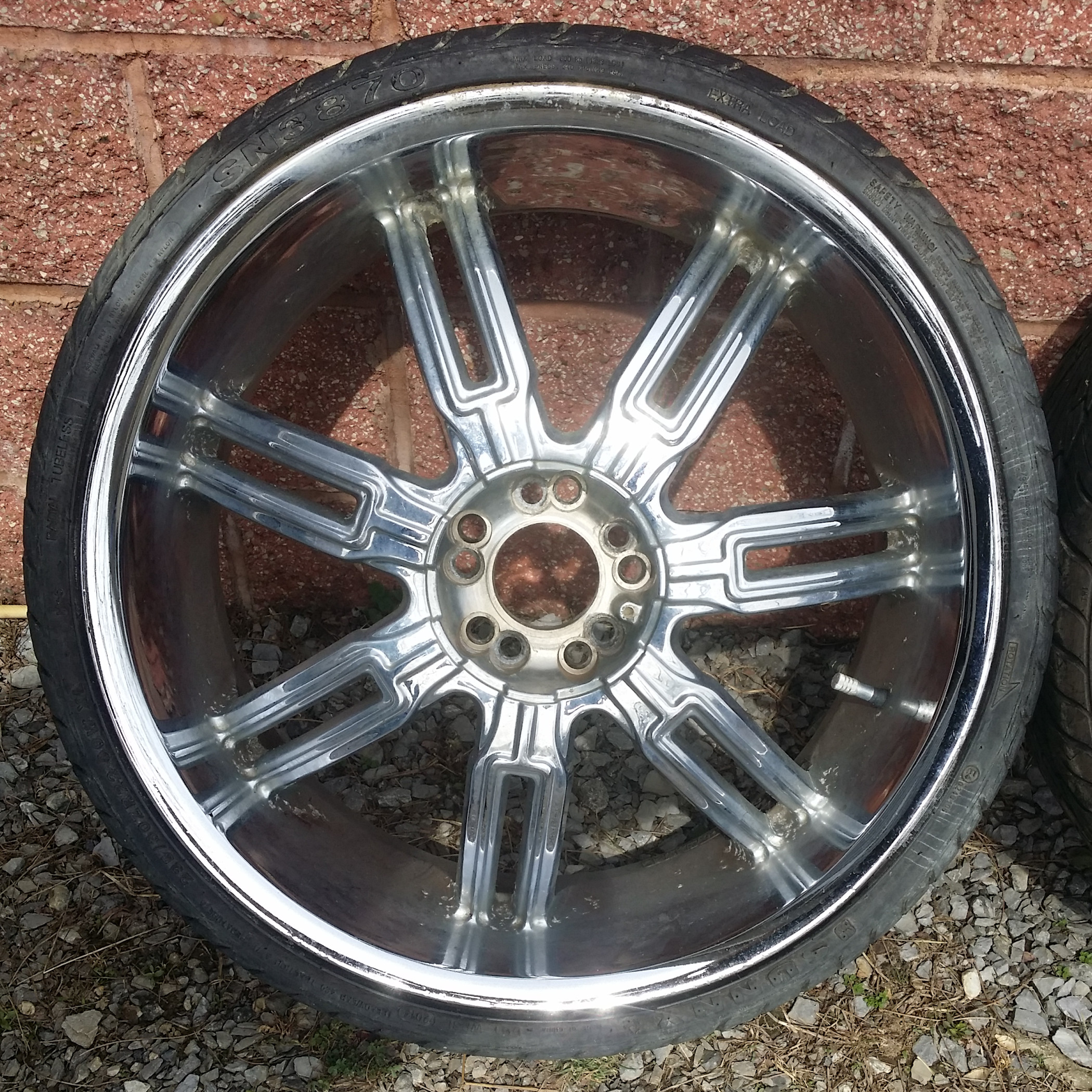 https://ssr.quickdi.me/listingsDir/auto-parts/rims-tires/22-chrome-rims_2021-03-25/2021-03-25_143624_rim-04.jpg