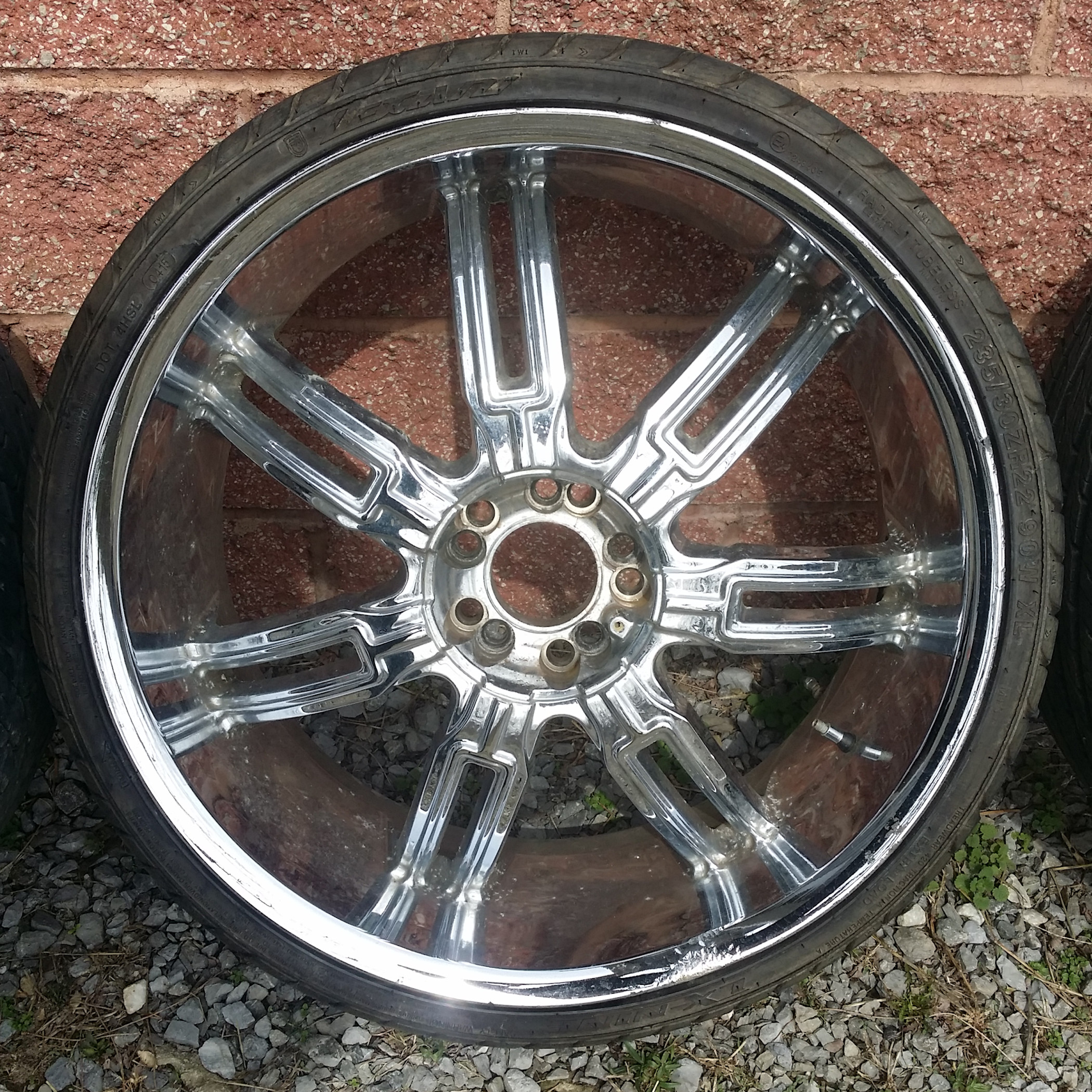 https://ssr.quickdi.me/listingsDir/auto-parts/rims-tires/22-chrome-rims_2021-03-25/2021-03-25_143632_rim-03.jpg