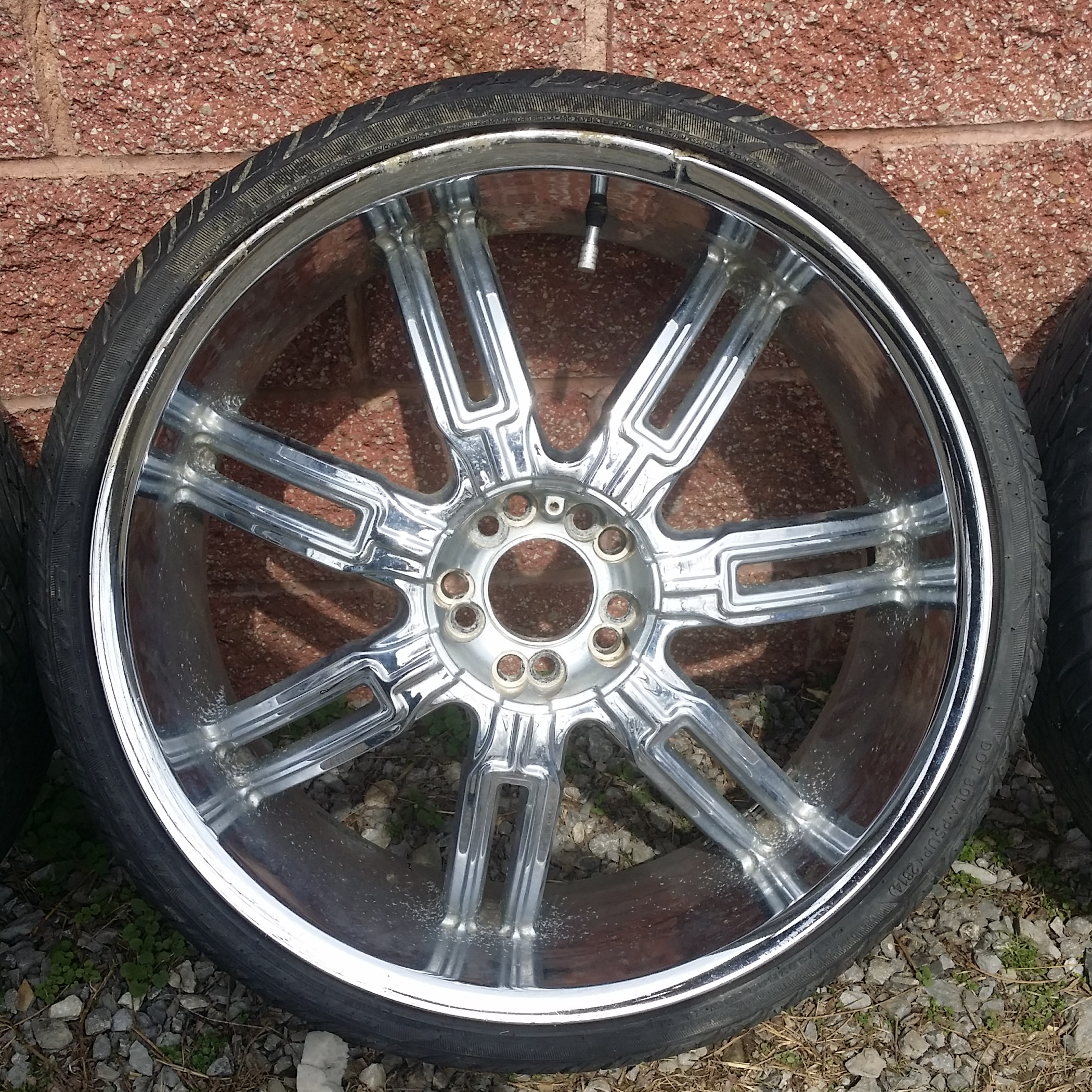 https://ssr.quickdi.me/listingsDir/auto-parts/rims-tires/22-chrome-rims_2021-03-25/2021-03-25_143646_rim-02.jpg